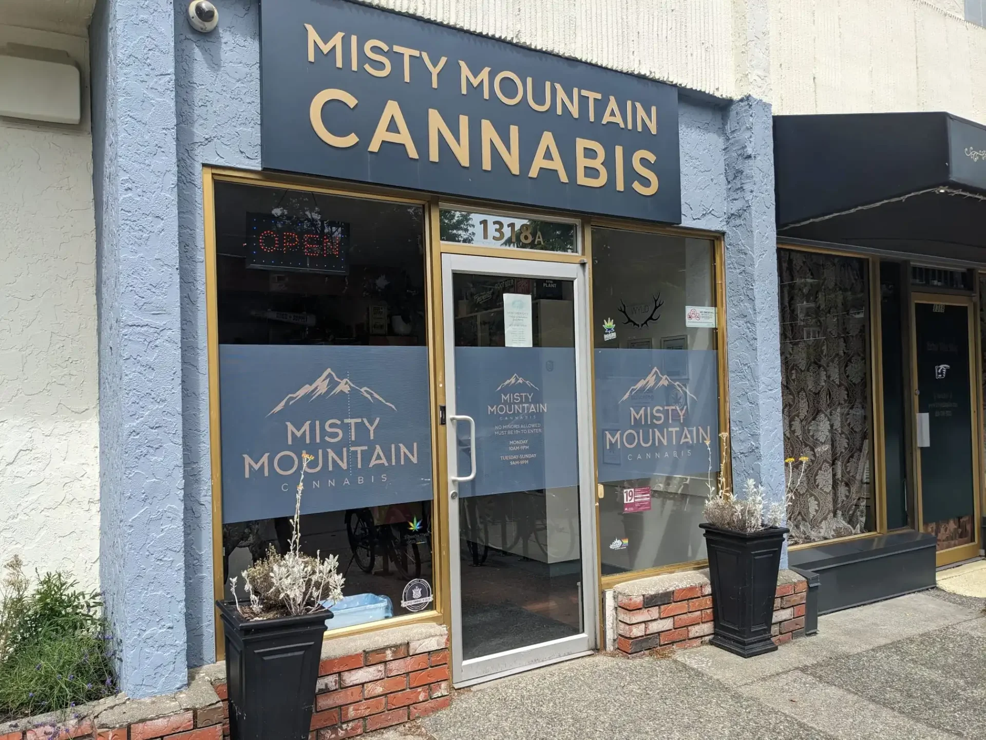 Weed delivery store in Victoria and Esquimalt